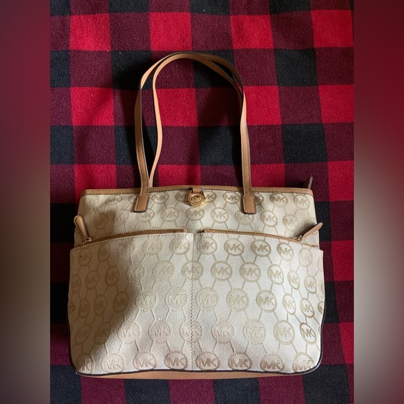 Michael Kors Kempton Signature Medium Tote. In good condition. - Picture 2 of 12